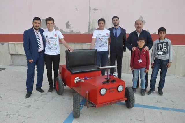 Köy okulu öğrencileri kısıtlı imkanlarla elektrikli araba yaptı