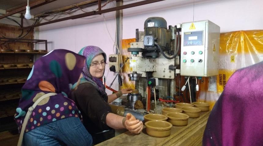 &Ccedil;&ouml;mleğin bayan ellerinden Kınık K&ouml;y&uuml;&rsquo;ne ziyaret