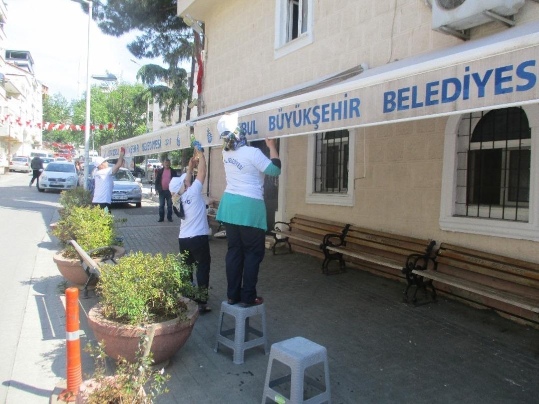 İstanbul&rsquo;da camiler Ramazana hazır