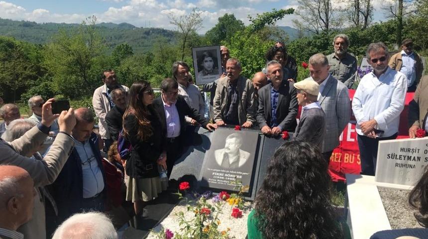 Fikri S&ouml;nmez mezarı başında anıldı