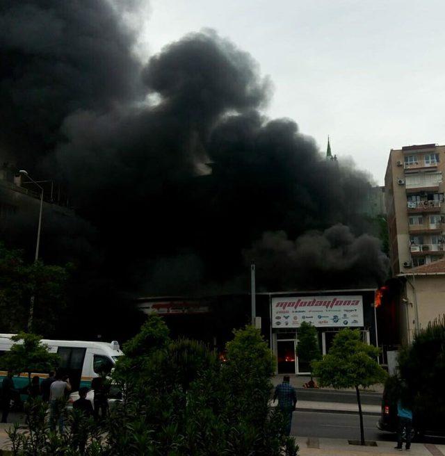 İzmir'de motosikletçide yangın