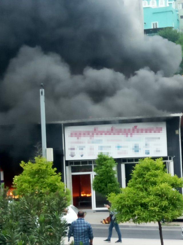 İzmir'de motosikletçide yangın