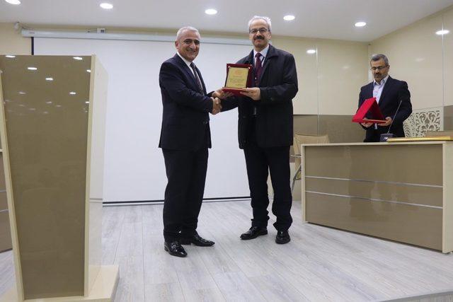 Hakkari’de öğretmen akademi seminerleri sona erdi