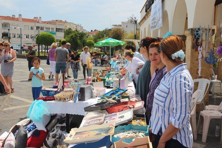 Kursiyerlerin yaptığı ürünlere turistler yoğun ilgi gösteriyor G3