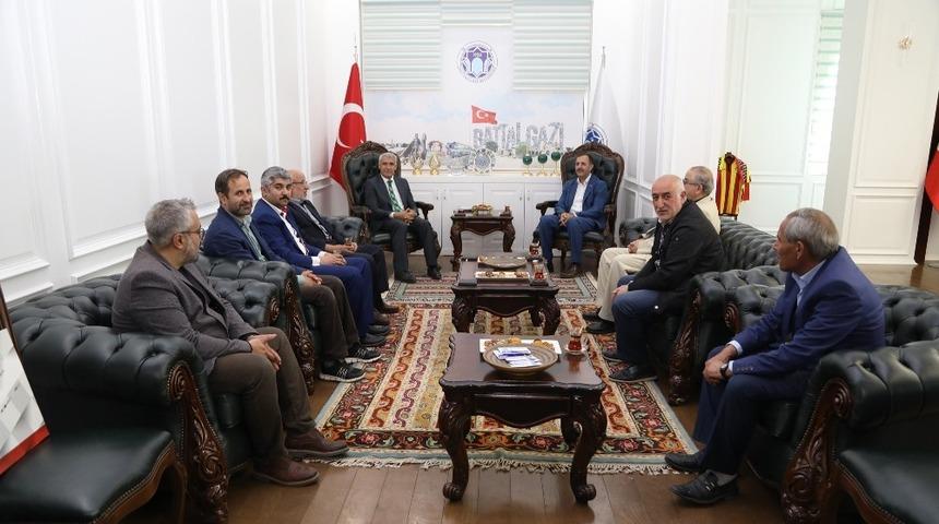 &Ouml;nder İmam Hatipliler Derneği&rsquo;nden Başkan G&uuml;der&rsquo;e ziyaret