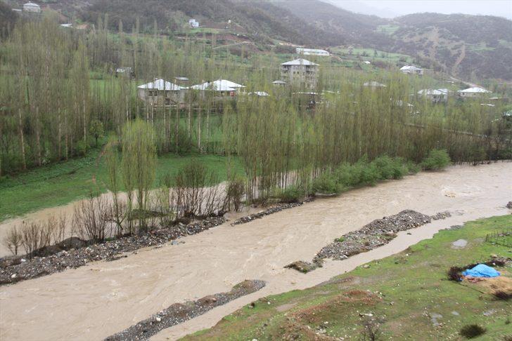 Zap Suyu taştı, yollar su altında kaldı  G2