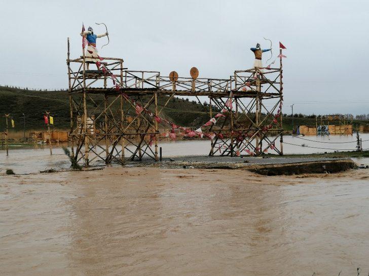 Ahlat’ta yağışlar hayatı olumsuz etkiledi G2