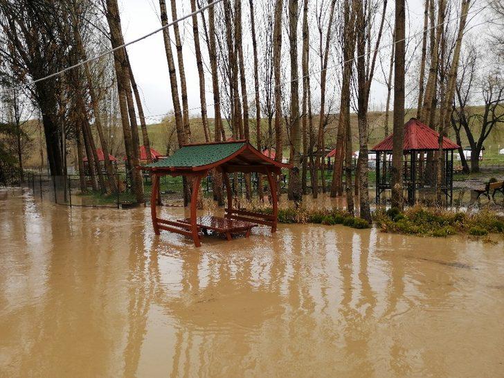 Ahlat’ta yağışlar hayatı olumsuz etkiledi G4