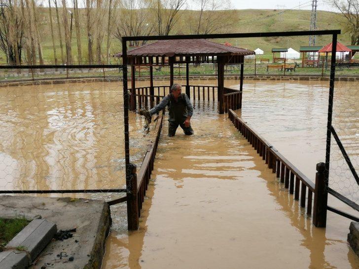 Ahlat’ta yağışlar hayatı olumsuz etkiledi G5