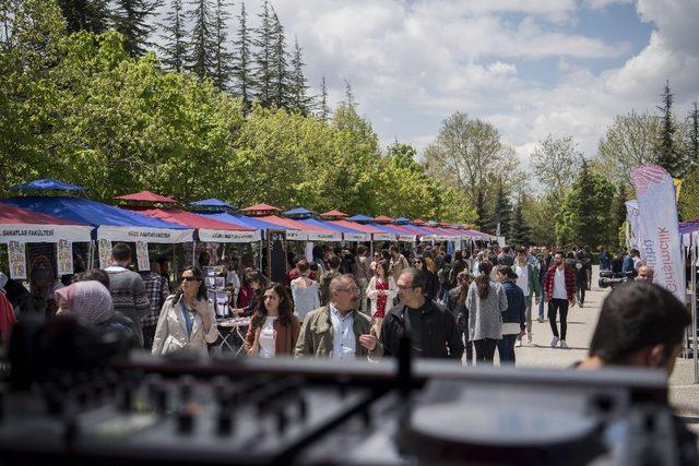 Kampüste şenlik var