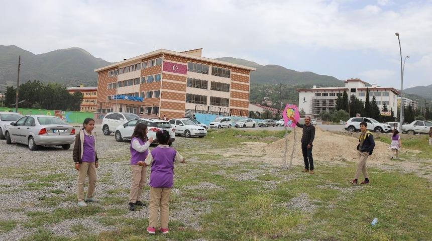 Osmaniye&rsquo;de u&ccedil;urtma şenliği renkli g&ouml;r&uuml;nt&uuml;lere sahne oldu