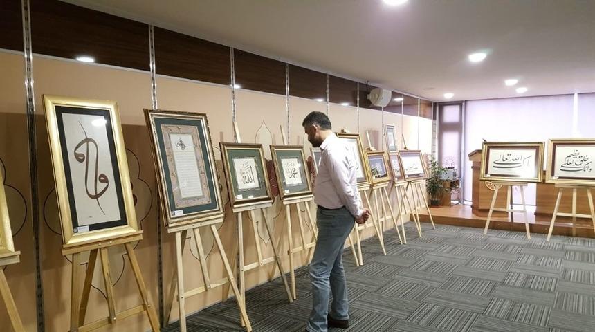 Adana&rsquo;da Mesut Dikel&rsquo;in H&uuml;sn-i Hat sergisi sanatseverleri ağırladı