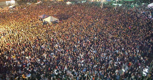 ERÜ’de Konser Veren Hande Yener, Öğrencileri Coşturdu