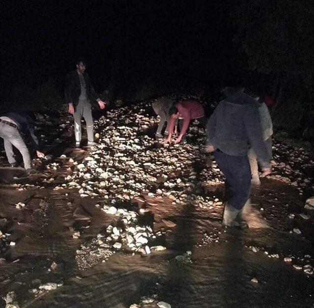 Yağışlar bir ahırın çökmesine neden oldu