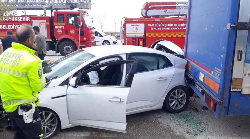 Van’da zincirleme trafik kazası: 6 yaralı