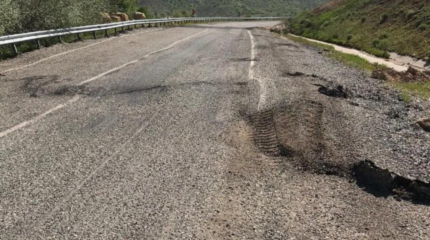 Gercüş’te bozuk yol tehlike saçıyor