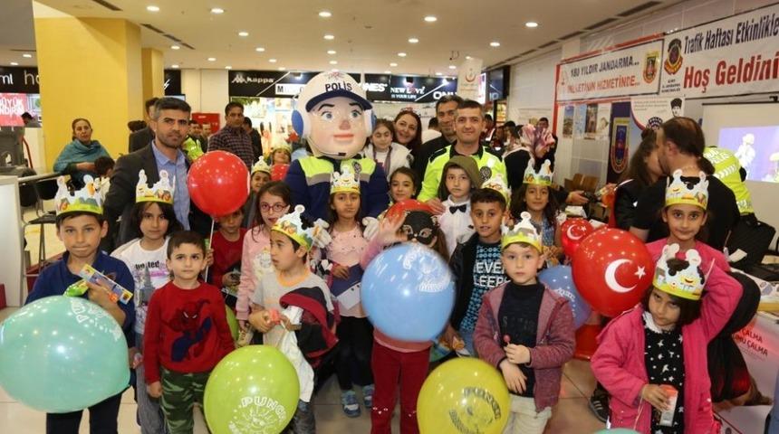 Siirt&rsquo;te trafik konulu stant