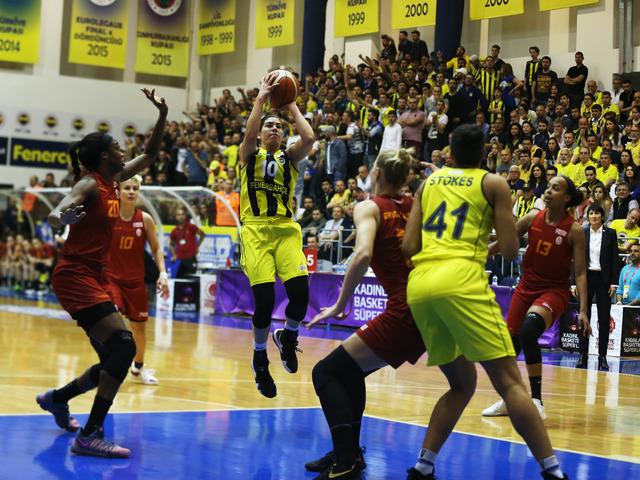 Derbide F.Bahçe güldü, finale çıktı!