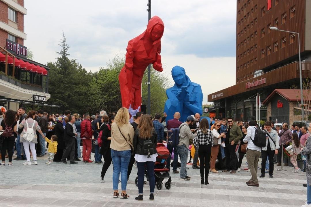 Cassaba Modern&rsquo;in heykelleri a&ccedil;ıldı