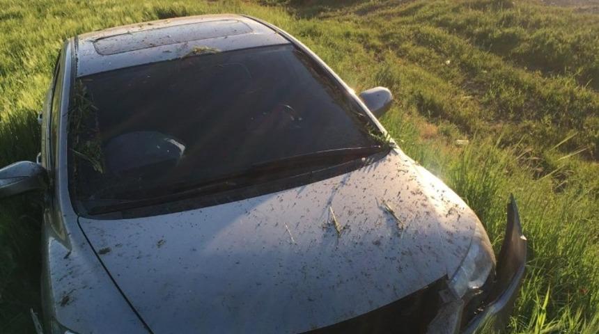 Adıyaman&rsquo;da otomobil tarlaya yuvarlandı, 1 yaralı