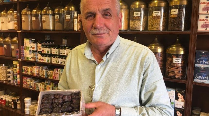 Ramazan ayının olmazsa olmazı hurma yok satıyor