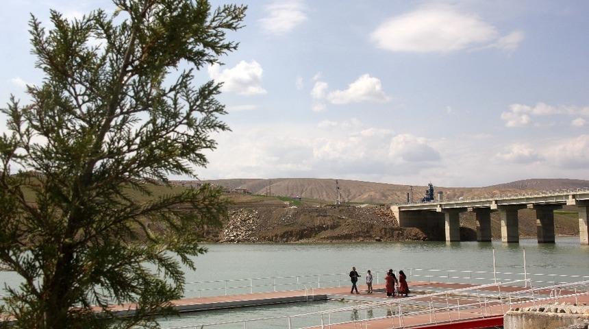 Bağıştaş Barajı hafta sonları turist akınına uğruyor