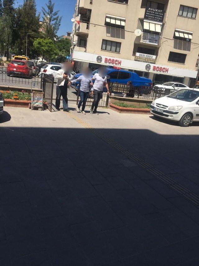 Kuşadası’nda kesinleşmiş hapis cezası olan iki kişi yakalandı