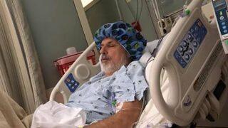 Uçakta ellerinin ve ayaklarının şiştiğini fark etti! Sebebini duyunca şoke oldu