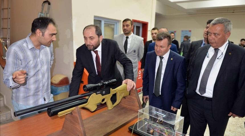 Mühendislik Fakültesi öğrencileri projelerini sergiledi