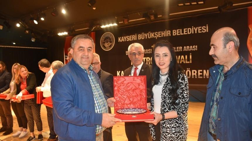 Tiyatro festivaline 20 &uuml;lke ve 81 ilin okullara katıldı