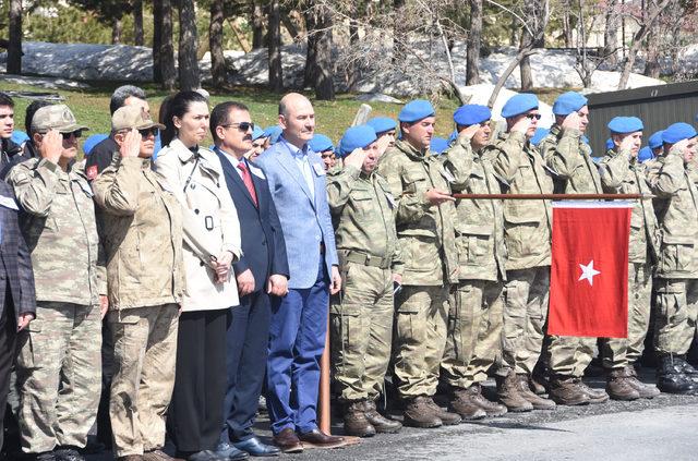 Şehit 3 asker için Hakkari Dağ ve Komando Tugay Komutanlığı'nda tören