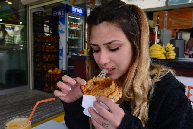 Adana da katmerli tost ilgi g&ouml;r&uuml;yor 3