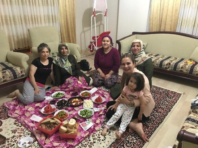 AK Parti’i kadınlardan Aliağa’da 300 aile ziyareti 1