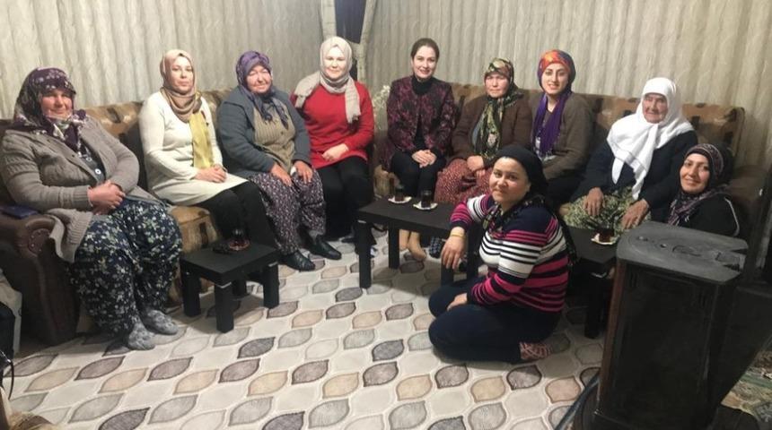 AK Parti&rsquo;i kadınlardan Aliağa&rsquo;da 300 aile ziyareti