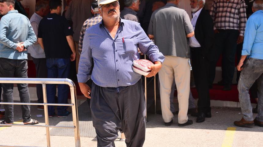 Ramazan öncesi et talebi arttı, vatandaşlar Et ve Süt Kurumu'na yöneldi