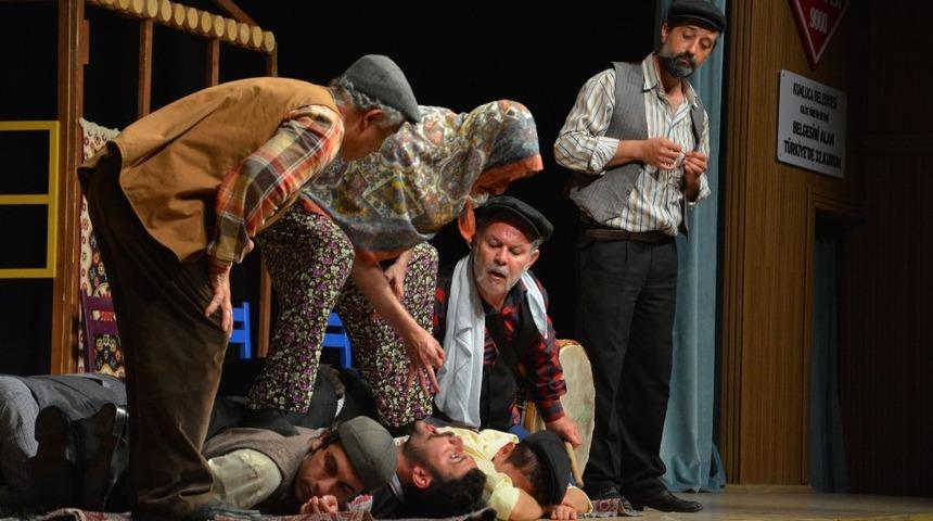 Kumluca’da tiyatro şöleni