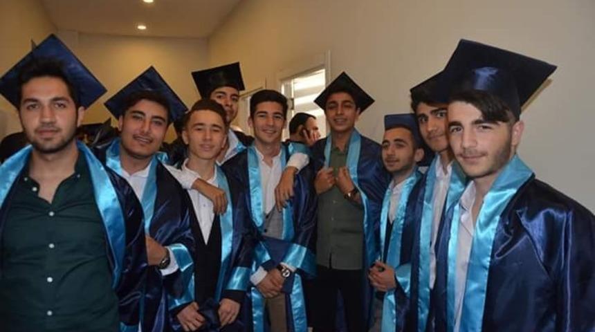 Bilnet Okulları Diyarbakır Kamp&uuml;s&uuml;&rsquo;nde mezuniyet sevinci