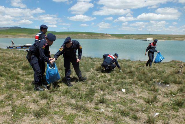 Jandarma, Topçu Göleti ve çevresini temizledi