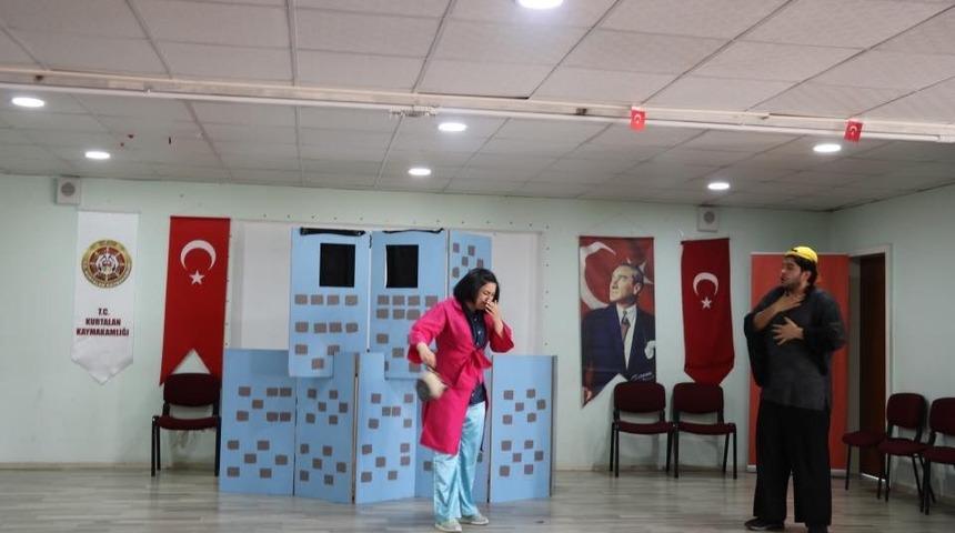 Kurtalan&rsquo;da minik &ccedil;ocuklar tiyatro ile buluştu