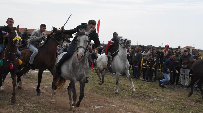 Kakava Şenlikleri at yarışları ile başladı