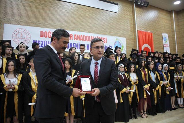 Doğanşehir Anadolu Lisesinde mezuniyet coşkusu