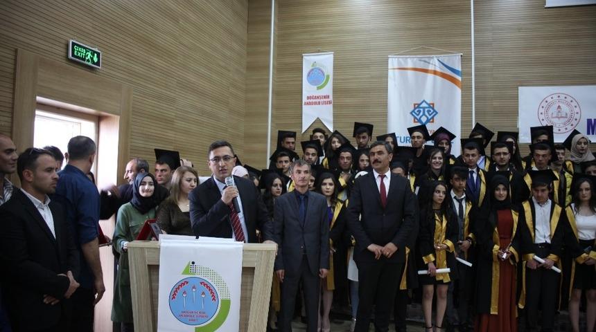 Doğanşehir Anadolu Lisesinde mezuniyet coşkusu