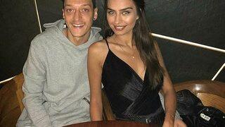 Mesut Özil ve Amine Gülşe'den boğaza nazır düğün 