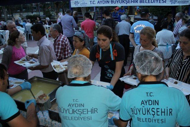 Aydın Büyükşehir vatandaşları iftar sofralarında buluşturuyor