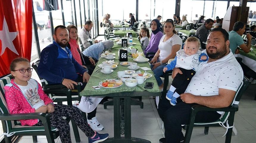 Didim’de 75 Gençlik ailesi kahvaltıda buluştu