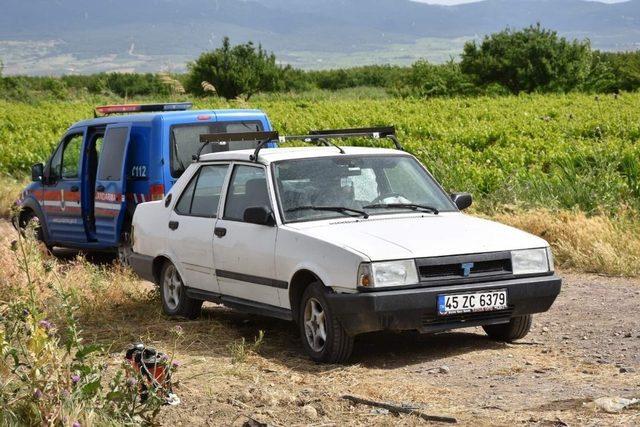 Manisa’da otomobilde erkek cesedi bulundu