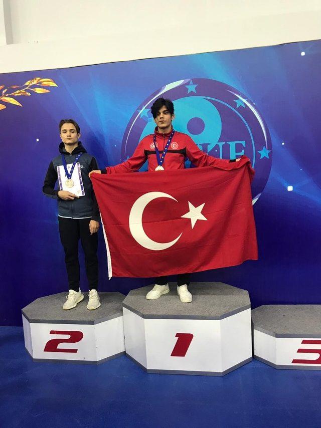 Yalovalı sporcular Rusya’dan madalyalarla döndü