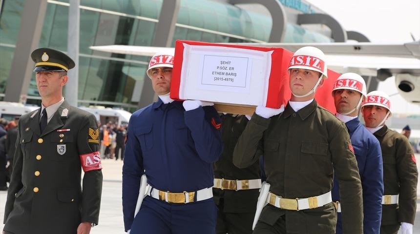 Azez ve Hakkâri şehitlerine veda 