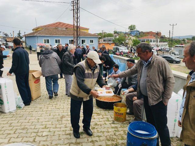 Çal köyünde hayır yemeği düzenlendi