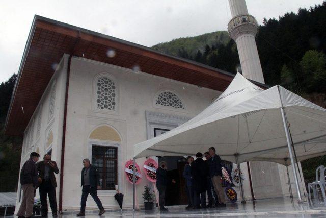 Giresun’da tek örneği bulunan cami ibadete açıldı